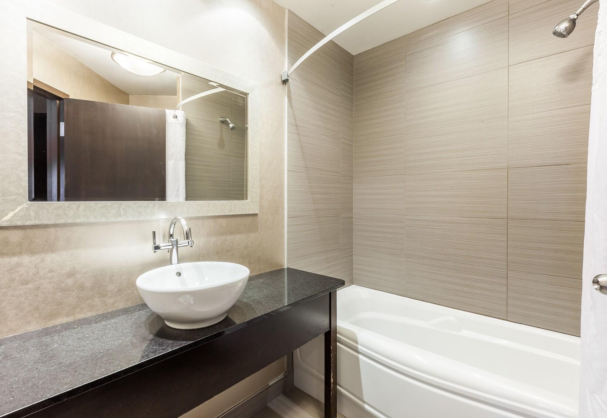 Hotel Ambassadeur Et Suites Quebec City Exterior photo