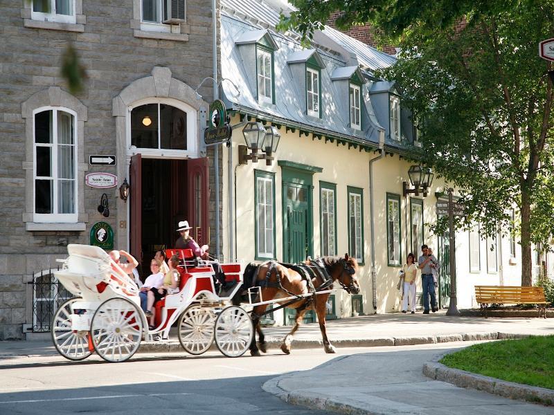 Hotel Ambassadeur Et Suites Quebec City Exterior photo